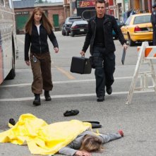 Seth Gabel ed Anna Torv nell'episodio The Plateau di Fringe