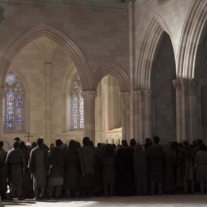 Un'immagine tratta dalla miniserie I pilastri della Terra