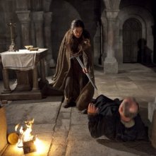 Una Foto Di Scena Delle Miniserie I Pilastri Della Terra 176828