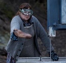 Yolande Moreau in una tremenda immagine dell'horror La meute