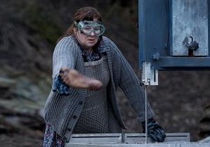 Yolande Moreau in una tremenda immagine dell'horror La meute