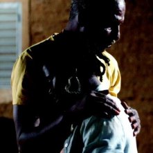 Youssouf Djaoro in una sequenza drammatica del film A Screaming Man