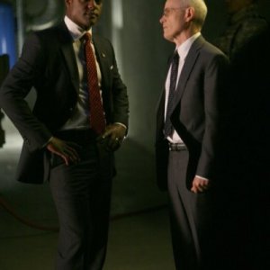 Zeljko Ivanek e Blair Underwood nell'episodio To Keep Us Safe di The Event