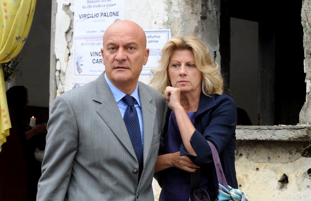 Claudio Bisio e Angela Finocchiaro, marito e moglie per il film Benvenuti al Sud (2009)