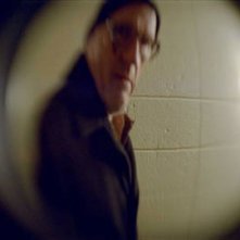 Richard Jenkins in un'immagine distorta tratta dal film Let Me In