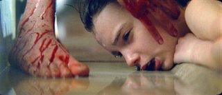 Una scena terrificante del film Let Me In con Kodi Smit-McPhee
