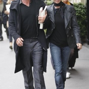 Sting e la moglie Trudie Styler passeggiano in Place Vendome a Parigi