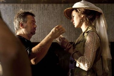 Luc Besson e Louise Bourgoin sul set di Adele e l'enigma del faraone