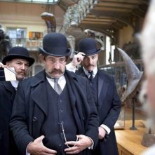 Un'immagine di Gilles Lellouche tratta dal film Adele e l'enigma del faraone