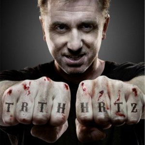 Un poster della stagione 3 di Lie to Me