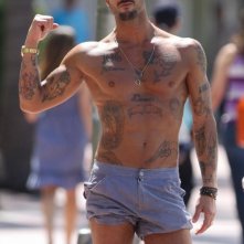 Fabrizio Corona mostra i muscoli