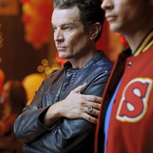 Brainiac (James Marsters) al fianco di Clark (Tom Welling) in: Homecoming di Smallville