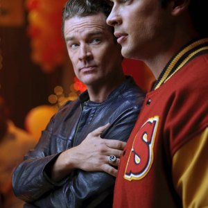 Brainiac (James Marsters) e Clark (Tom Welling) nell'episodio Homecoming di Smallville