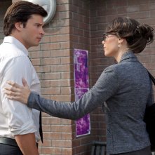 Clark (Tom Welling) e Linda Lee Danvers (Laura Vandervoort) nell'episodio Supergirl di Smallville