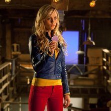 Kara (Laura Vandervoort) in una scena dell'episodio Supergirl di Smallville