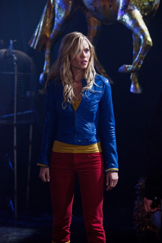 Laura Vandervoort Affronta Il Nemico Nell Episodio Supergirl Di Smallville 177323