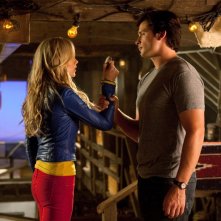 Laura Vandervoort faccia a faccia con Tom Welling nella puntata Supergirl di Smallville