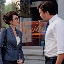 Laura Vandervoort in versione bruna, assieme a Tom Welling nell'episodio Supergirl di Smallville