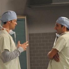 Jesse Spencer e Peter Jacobson nell'episodio Massage Therapy di Dr House: Medical Division