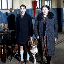 Serena Grandi e il piccolo Brian Fenzi in una scena del film Una sconfinata giovinezza