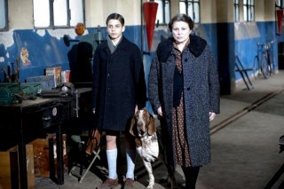 Serena Grandi e il piccolo Brian Fenzi in una scena del film Una sconfinata giovinezza