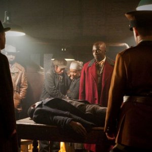 Michael K. Williams e Steve Buscemi nell'episodio Broadway Limited di Boardwalk Empire