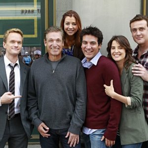 Il cast di How I Met Your Mother sul set dell'episodio Subway Wars