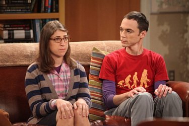 Jim Parsons con Mayim Bialik nell'episodio The Zazzy Substitution di The Big Bang Theory