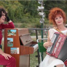 Sabine Azéma in una scena della commedia Donnant, Donnant