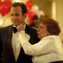 Jayne Houdyshell e Will Arnett nel pilota di Running Wilde