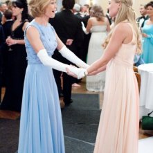 Diane Lane e Amanda Michalka in una scena di Secretariat