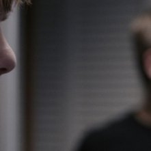 Primo piano di Max Thieriot dall'horror My Soul to Take