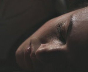 Primo piano di Sarah Butler dal remake I Spit on Your Grave