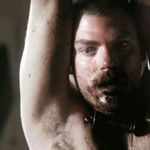 Una turbante immagine di Daniel Franzese dal film I Spit on Your Grave