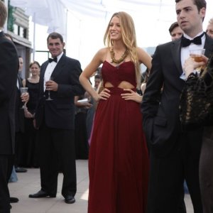 Serena (Blake Lively) molto elegante nell'episodio Touch of Eva di Gossip Girl