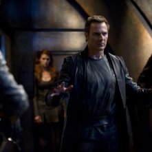 Varro (Mike Dopud) in una scena dell'episodio Intervention di Stargate Universe