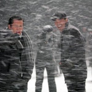 Clifton Collins Jr. e Ian Anthony Dale nell'episodio Casualties of War di The Event