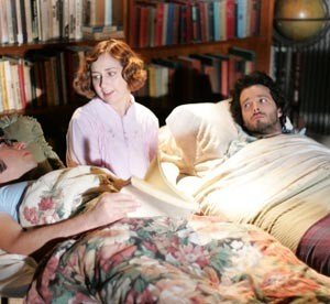 Jemaine Clement e Bret McKenzie con Kristen Schaal in una scena di Flight of the Concords