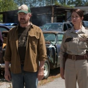 Jim Beaver e Kim Rhodes nell'episodio Weekend at Bobby's di Supernatural