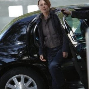 Laura Innes nell'episodio Casualties of War di The Event