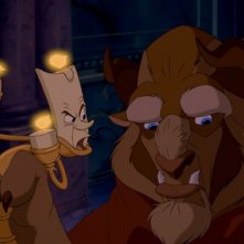 Lumière e la Bestia in una scena del film d'animazione La bella e la bestia