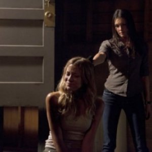 Sarah Roemer e Taylor Cole nell'episodio A Matter of Life and Death di The Event