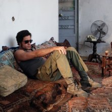 Edgar Ramirez in una immagine del film Carlos di Olivier Assayas.