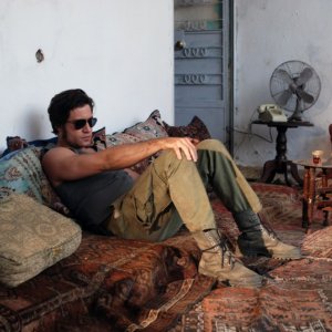Edgar Ramirez in una immagine del film Carlos di Olivier Assayas.
