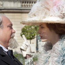 Louise Bourgoin con Nicolas Giraud in una scena di Adele e l'enigma del faraone