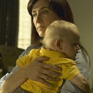 Maria Doyle Kennedy in una scena dell'episodio Practically Perfect della quinta stagione di Dexter.