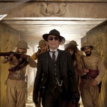 Mathieu Amalric in una scena del film Les Aventures Extrodinaire d'Adele Blanc-Sec