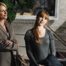 Molly C. Quinn e Monet Mazur in un momento dell'episodio Anatomy of a Murder di Castle