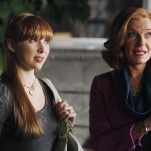 Molly C. Quinn e Susan Sullivan nell'episodio Anatomy of a Murder di Castle