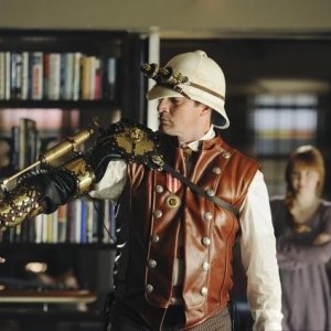 Nathan Fillion in un momento dell'episodio Punked di Castle